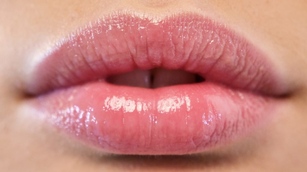 fashionnostop Moisturize lips