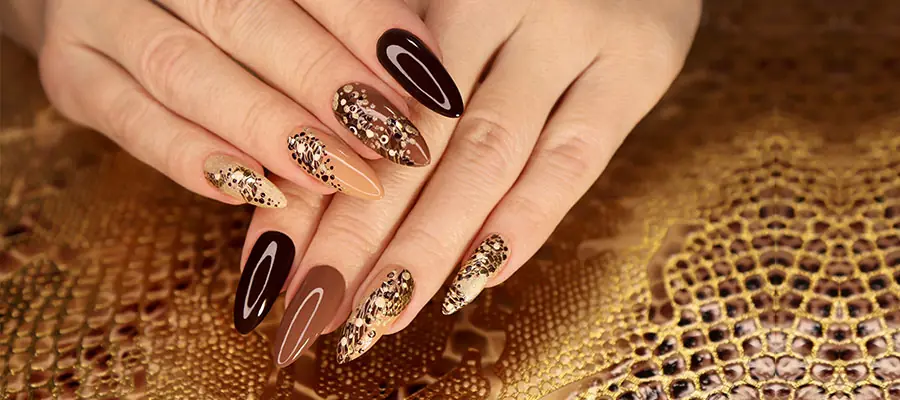 Beautynfacts apply a gel manicure