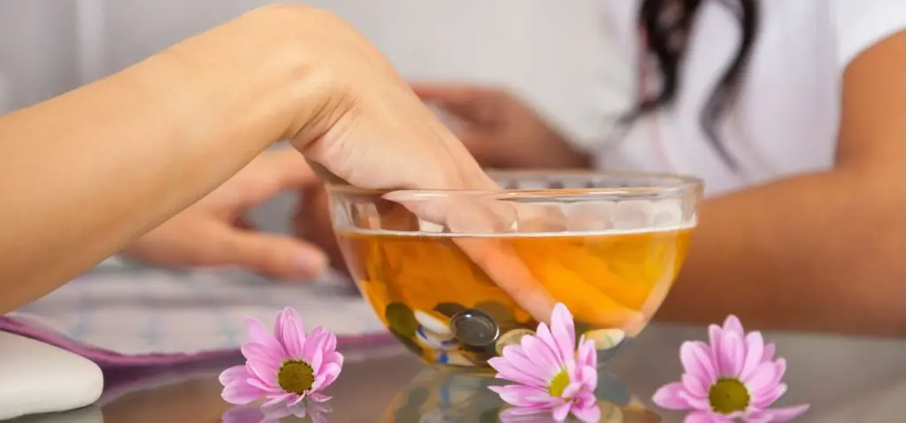 Beautynfacts hot oil manicure