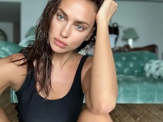 Minimalist Anti-Aging Skincare: Why Less Beats More in 2026 Minimalist Anti-Aging Skincare: Why Less Beats More in 2026