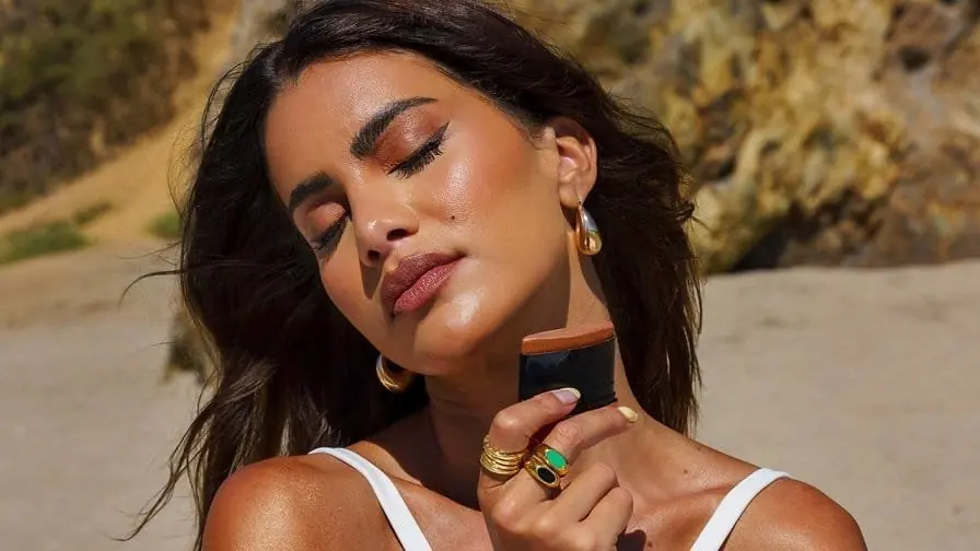 Guide to Bronzing Sticks: 7 Picks and How to Use Them Right