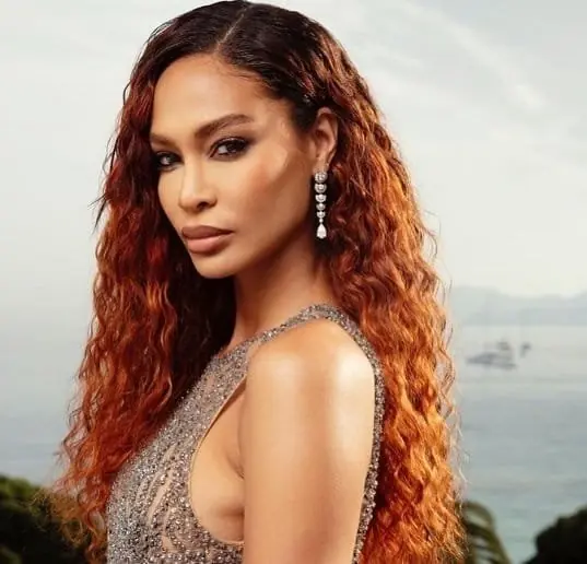 10 Celebrity Curls Secrets: Get Bouncy, Shiny Strands at Home