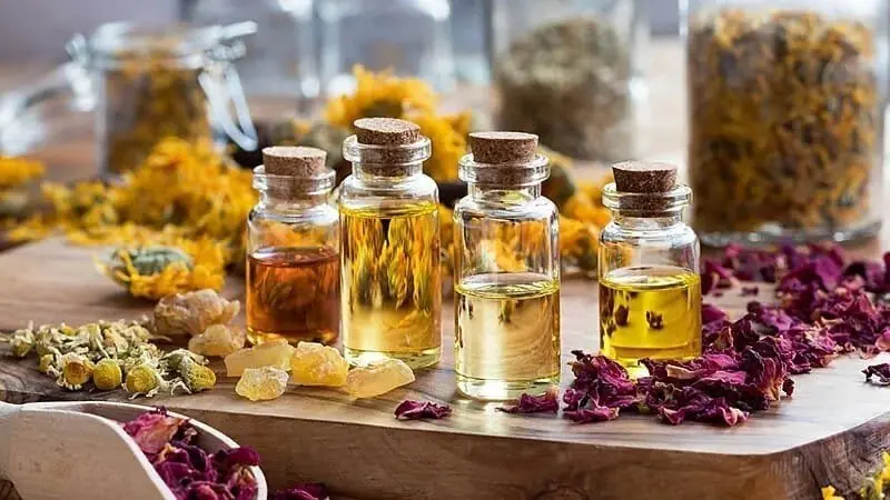 6 Floral Essential Oils for Spring