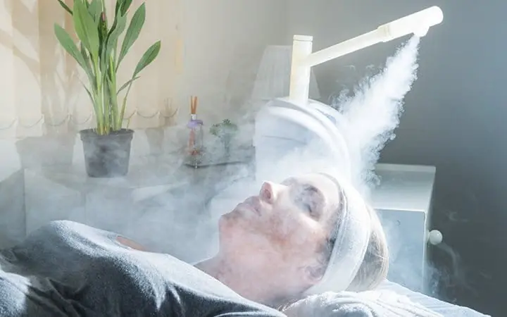 Facial Steaming: A Guide to Open Up Your Pores and Remove Impurities