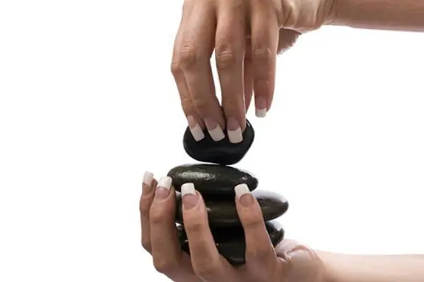 Hot Stone Manicure: Benefits and What to Expect