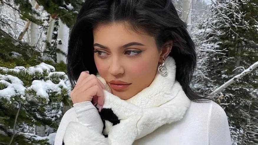 Beat the Winter Blues With the I’m Cold Makeup Trend Beat the Winter Blues With the I’m Cold Makeup Trend