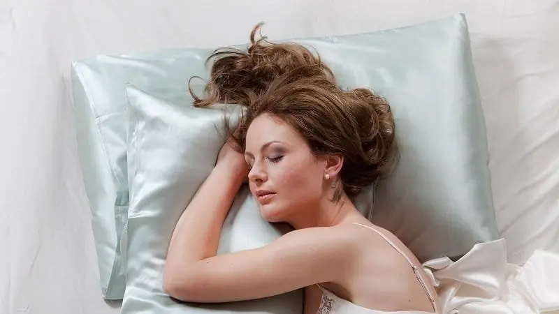 Silk covers: the secret to beautiful hair overnight