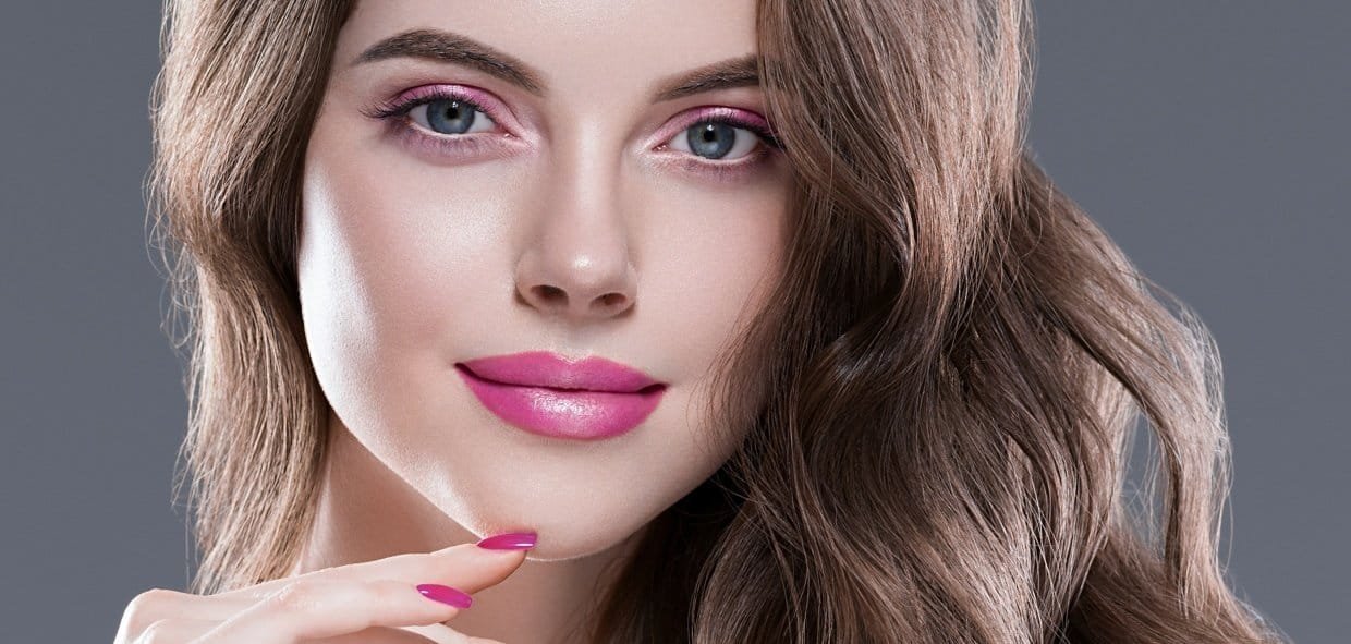 <strong>Moisturize (without plumping) the lips with hyaluronic acid</strong> <strong>Moisturize (without plumping) the lips with hyaluronic acid</strong>