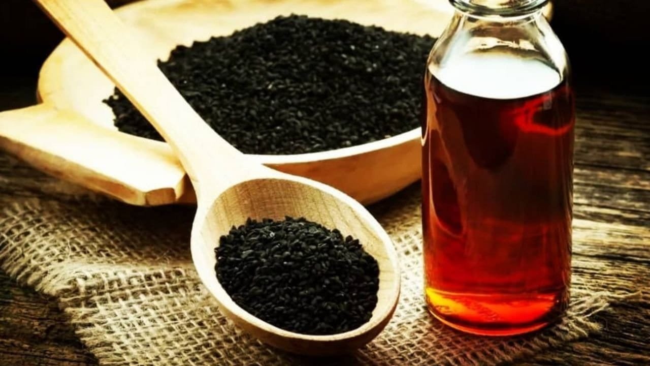 There are many benefits to using cumin oil on hair.