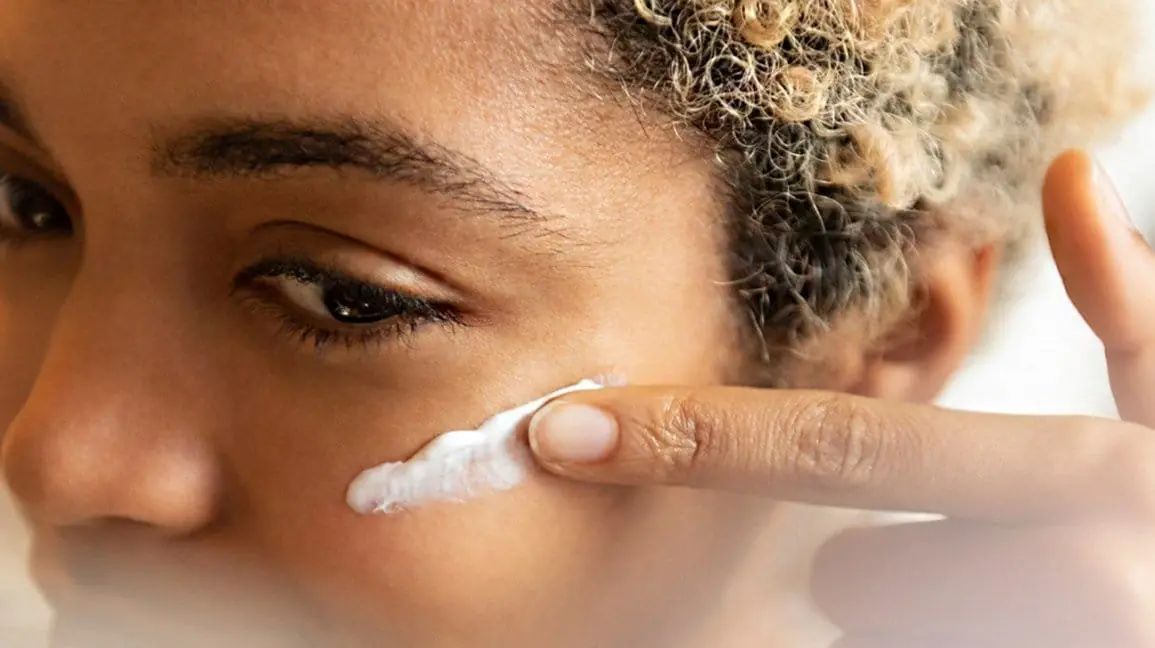 What Are Peptides in Skincare? How They Help Your Skin With Firmness and Calm