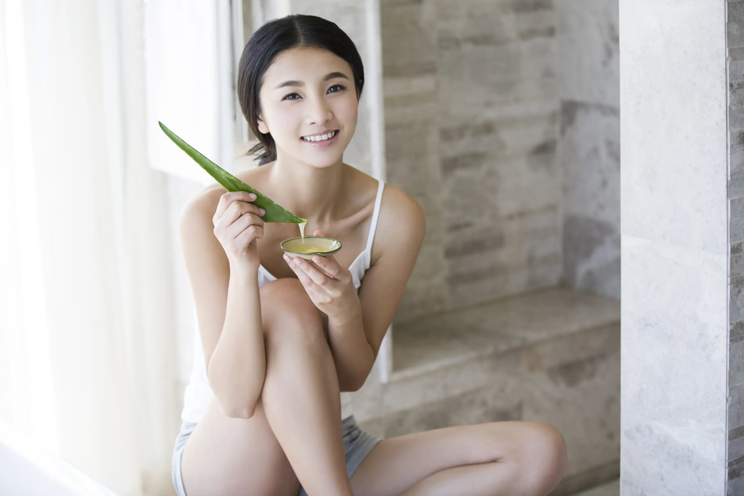 How to use aloe vera for lip care in 2025