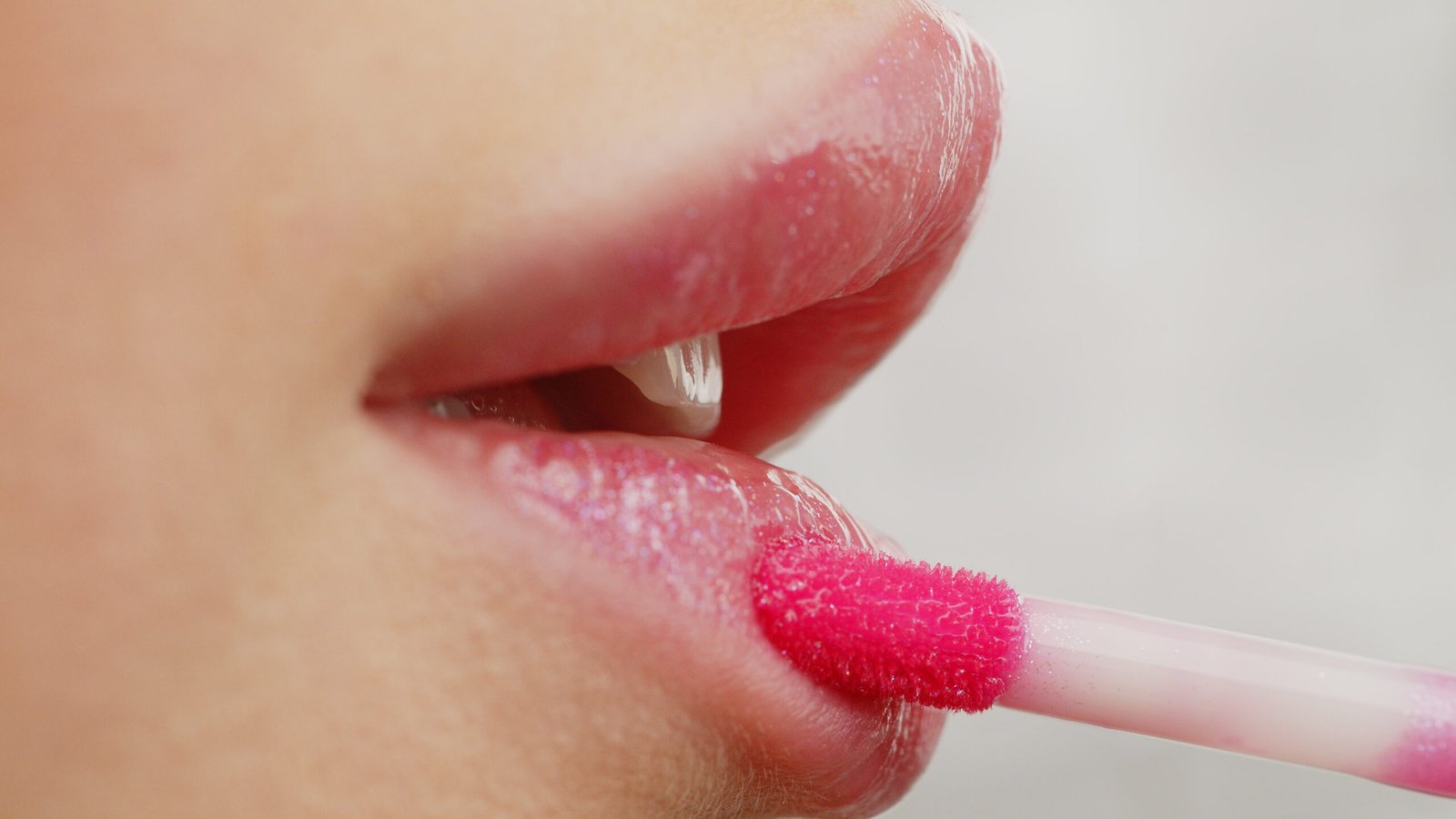 Key ingredients in lip gloss